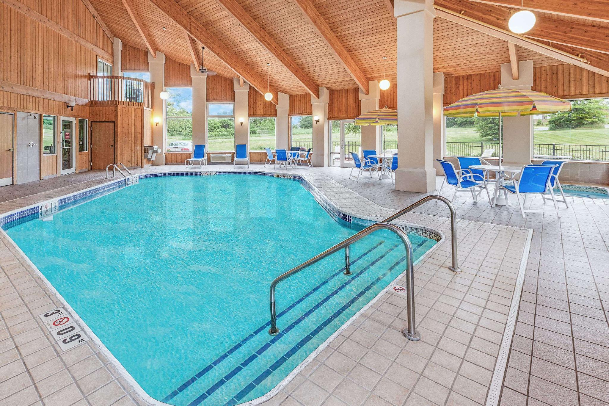 Baymont By Wyndham Howell/Brighton מראה חיצוני תמונה